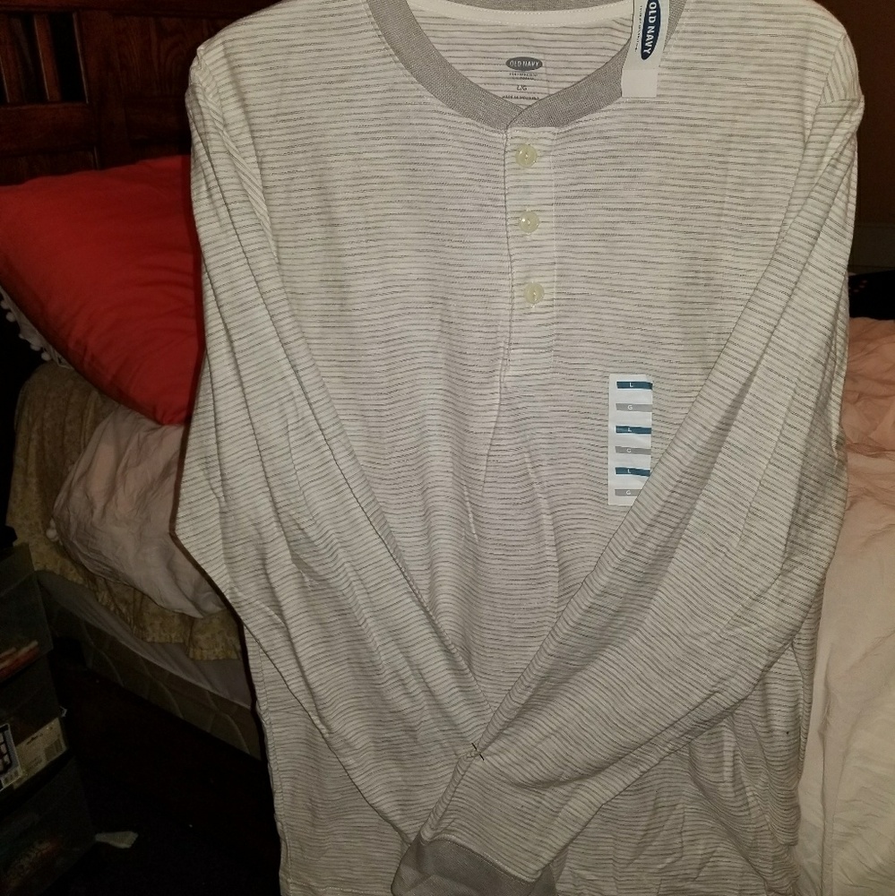 Old Navy long sleeve tee. Perfect for spring Nwt